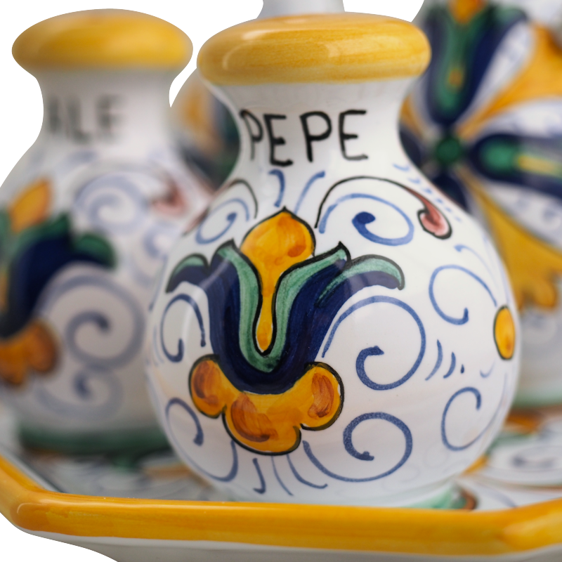 Set Olio Aceto Sale Pepe con Vassoio Foligno 4 1 - Ceramica di Deruta
